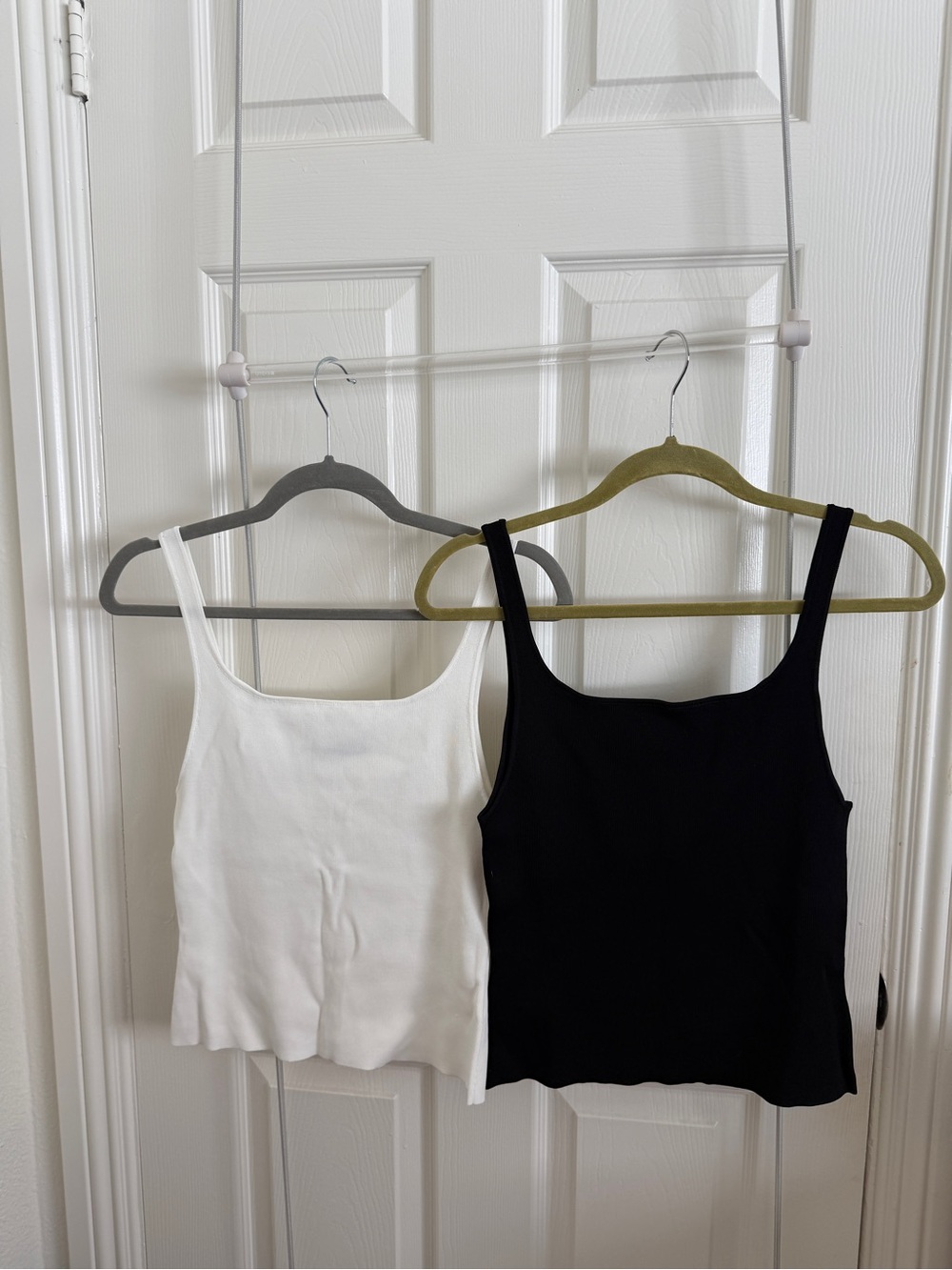 Set of 2 Tuckernuck Alba Tank NWOT